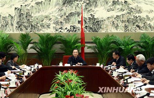 3月26日,国务院总理、国务院西部地区开发领导小组组长温家宝在北京主持召开国务院西部地区开发领导小组第二次全体会议,听取发展改革委关于2009年西部大开发进展情况和2010年工作安排的汇报,审议关于深入实施西部大开发战略的若干意见。