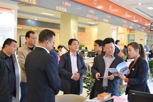 县委常委、县纪委书记马世仓调研县人民之家