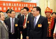 3月8日中共中央政治局常委、国务院副总理李克强参加十一届全国人大三次会议海南代表团的审议。